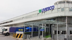 Uvesco incorpora un camión eléctrico y uno híbrido para sus repartos