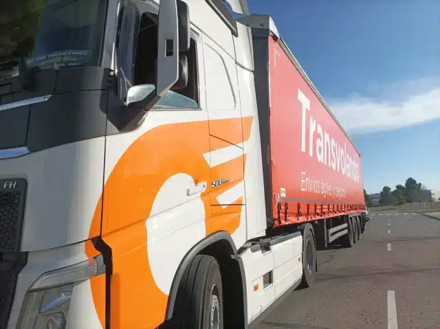 camion-transvolando-logistica carretera
