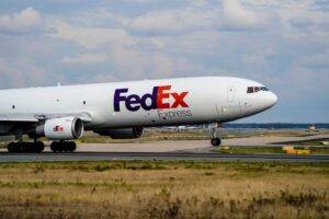FedEx Europa recortará hasta 2 mil empleos para reducir costos