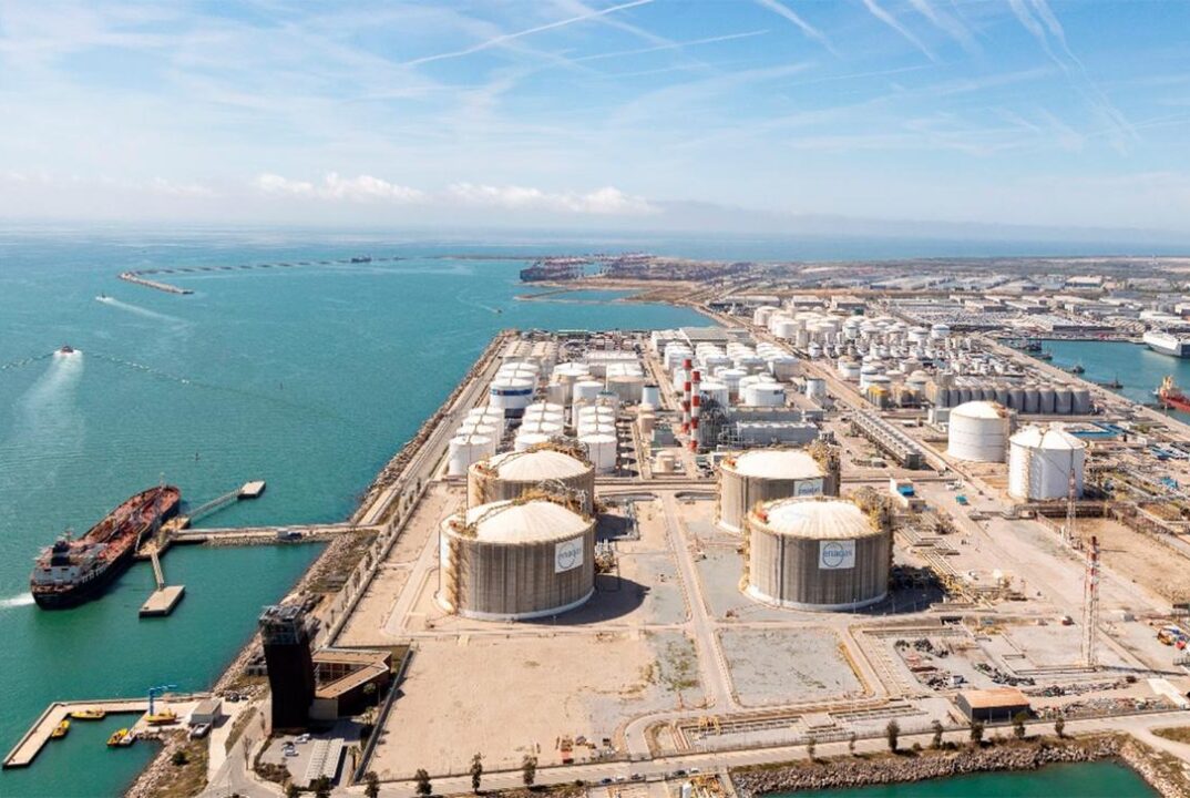 Dron controla la contaminación en el puerto de Barcelona