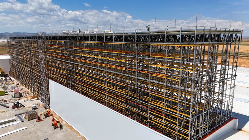 POLYPAL equipa el almacén autoportante