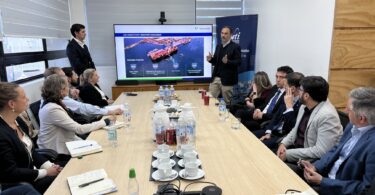 Delegación público privada noruego-danesa de parques eólicos marinos visitó puerto de San Vicente