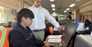 19 estudiantes realizan prácticas en empresas Comlog Talcahuano