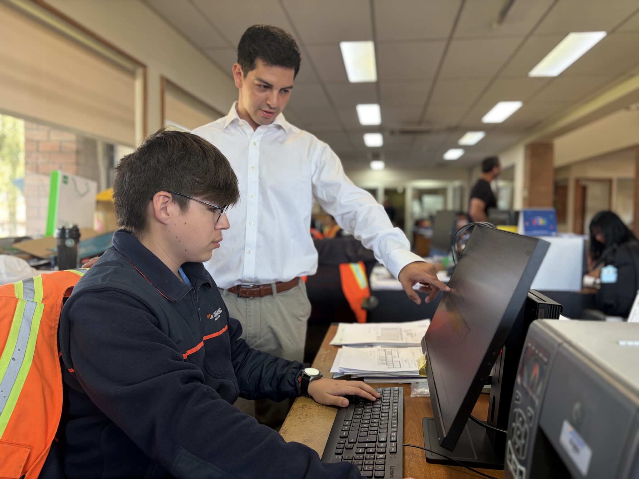 19 estudiantes realizan prácticas en empresas Comlog Talcahuano